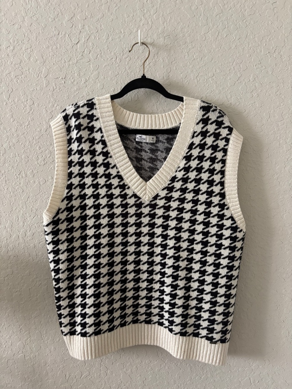 Hollister Black and White Houndstooth V-Neck Sweater Vest